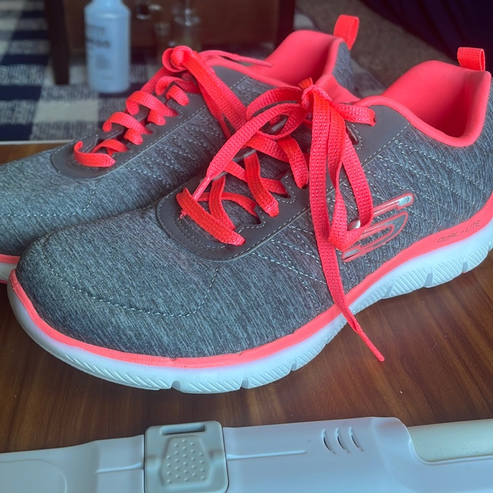 Skechers Tennis Shoes